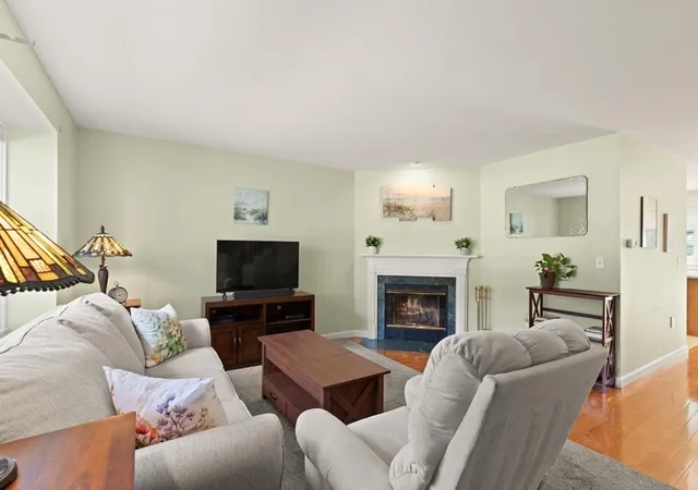4th image of 27 E Brookfield Dr #E, Groton, MA 01450 | MLS# 73556810