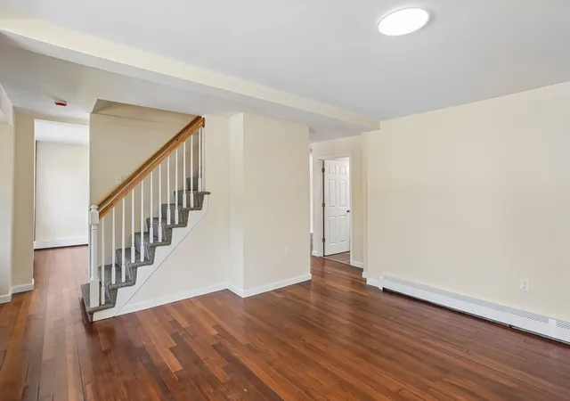 2nd image of 59 Hartford Ave E, Uxbridge, MA 01569 | MLS# 73557504