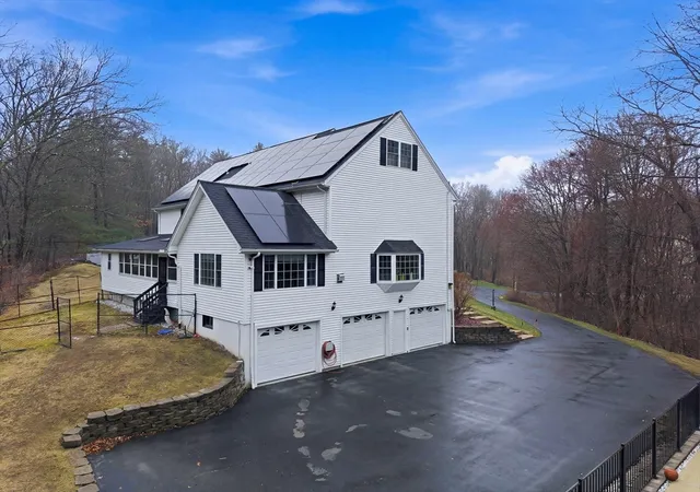 3rd image of 2 Hitching Post Ln, Methuen, MA 01844 | MLS# 73495547