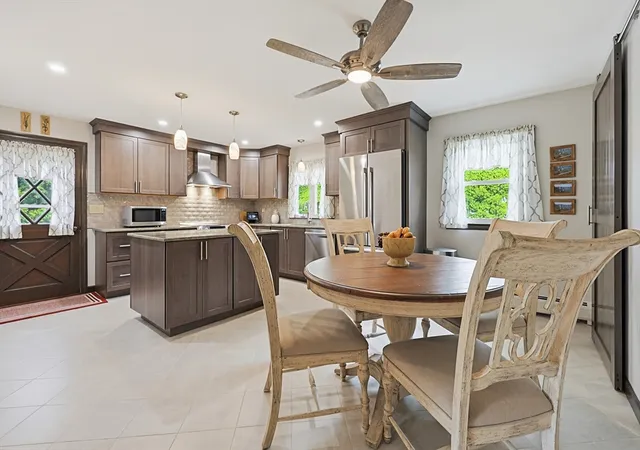 1st image of 3 King St, Bristol, RI 02809 | MLS# 73551501