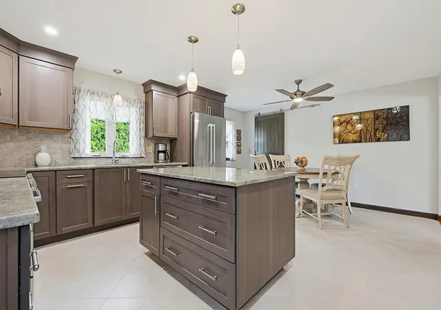 3rd image of 3 King St, Bristol, RI 02809 | MLS# 73551501