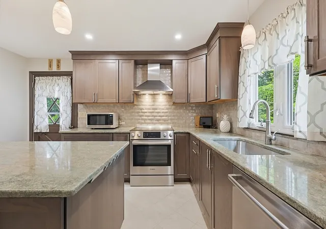 5th image of 3 King St, Bristol, RI 02809 | MLS# 73551501