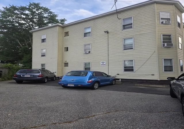 Photo 4 of Multi family home for sale at 109 Grover St, Springfield, MA 01104 | MLS# 73555718 | Listing updated on 2026-08-27