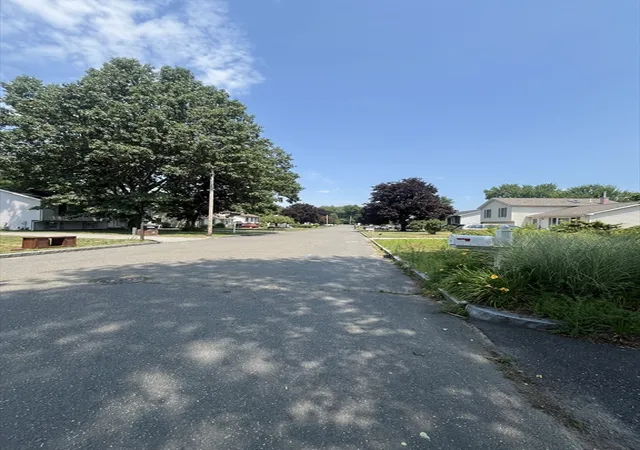 Photo 3 of Sale Pending at 25 Amos Dr, Springfield, MA 01118 | MLS# 73543410 | Listing updated on 2026-08-30