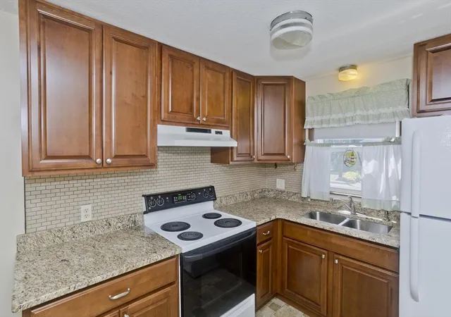 Photo 4 of Sale Pending at 57 Price St, Springfield, MA 01104 | MLS# 73554012 | Listing updated on 2026-09-03