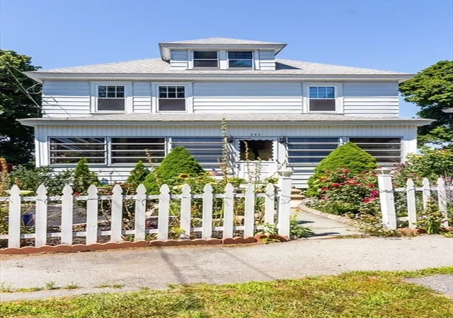 42nd image of 242 Beacon St, Lowell, MA 01850 | MLS# 73560024