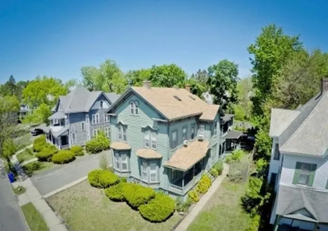 39th image of 127 129 Thompson St, Springfield, MA 01109 | MLS# 73548451