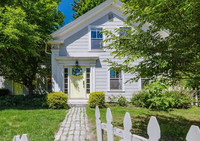Homes for sale in Holliston, MA | 423 South St, Holliston, MA 01746 | MLS# 73536964