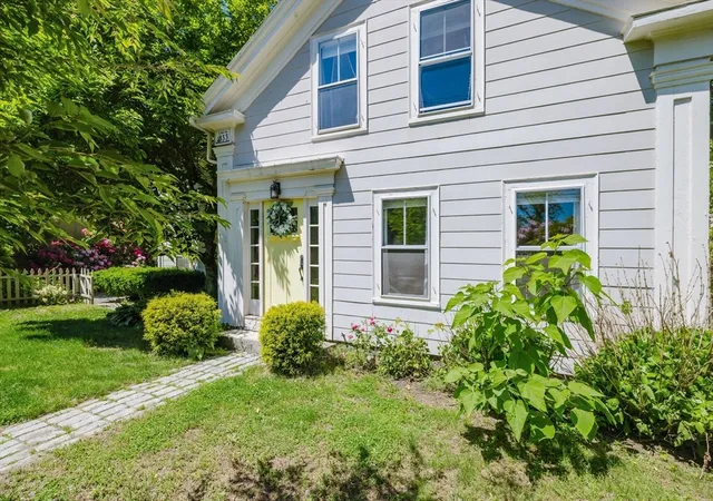 Homes for sale in Holliston, MA | 423 South St, Holliston, MA 01746 | MLS# 73536964