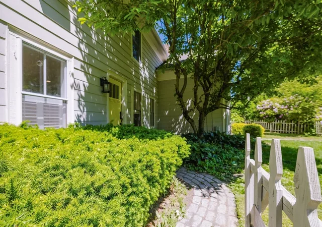 Homes for sale in Holliston, MA | 423 South St, Holliston, MA 01746 | MLS# 73536964