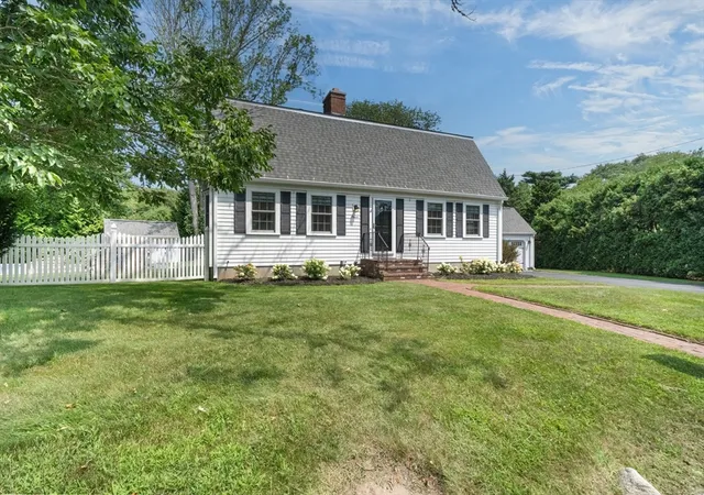 Photo 2 of Sale Pending at 11 Longview Dr, North Dartmouth, MA 02747 | MLS# 73563444 | Listing updated on 2026-08-31