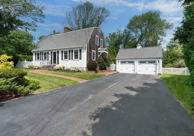 Photo 3 of Sale Pending at 11 Longview Dr, North Dartmouth, MA 02747 | MLS# 73563444 | Listing updated on 2026-08-31