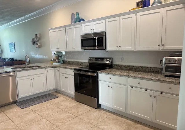 4th image of 445 Berlin St, Clinton, MA 01510