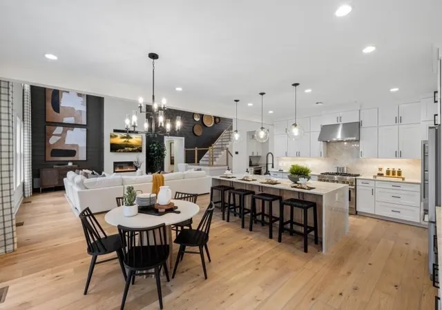 2nd image of 5 Myrtle Ave #0002, Hopkinton, MA 01748 | MLS# 73388368
