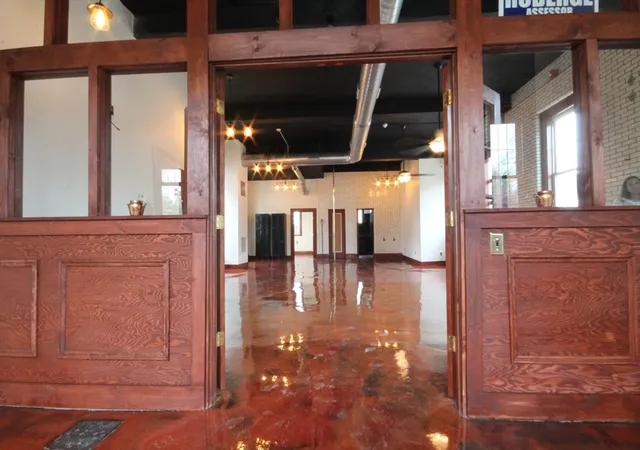 Listing Photo 2 - Condo for sale in building located at 1043 Sumner Ave, Springfield, MA 01118 - Unit #
