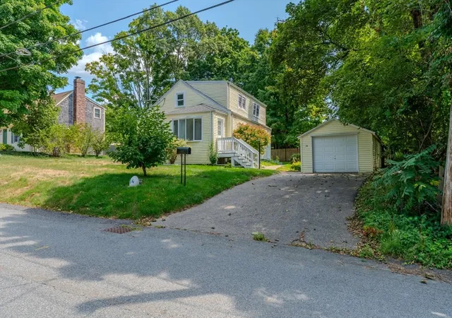 2nd image of 34 Hawthorne St, North Attleboro, MA 02760 | MLS# 73565244