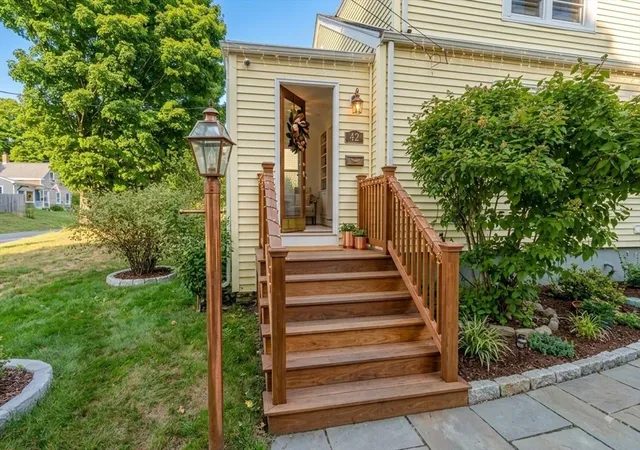 3rd image of 34 Hawthorne St, North Attleboro, MA 02760 | MLS# 73565244
