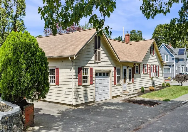 3rd image of 1 Douglass St, Lynn, MA 01904 | MLS# 73563774