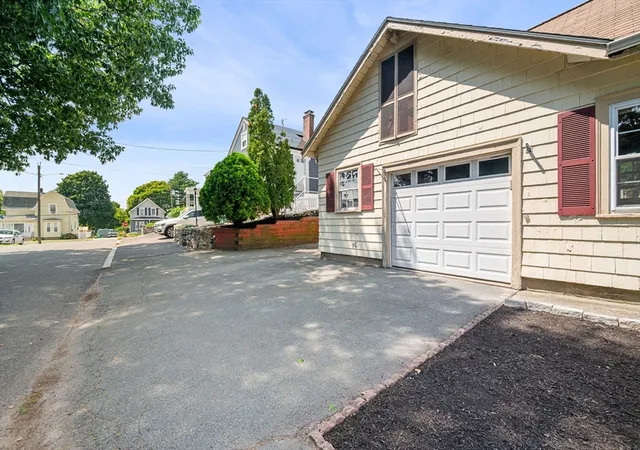 42nd image of 1 Douglass St, Lynn, MA 01904 | MLS# 73563774