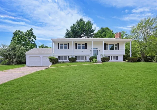 1st image of 86 North Ave, Mendon, MA 01756 | MLS# 73553219