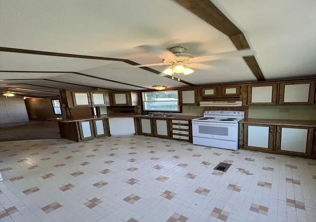 Photo 3 of Sale Pending at 224 Park Cir, Sturbridge, MA 01566 | MLS# 73554529 | Listing updated on 2026-10-06