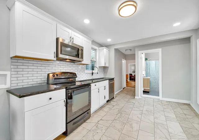 Homes for sale in Springfield, MA | 108 Marble St, Springfield, MA 01105 | MLS# 73526625