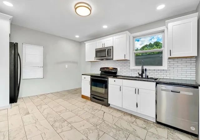 5th image of 108 Marble St, Springfield, MA 01105 | MLS# 73526625