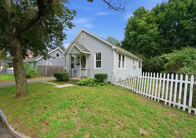 3rd image of 85 Silas St, Springfield, MA 01109 | MLS# 73567858