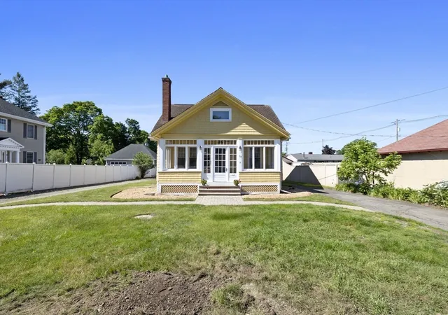 Homes for sale in Lynnfield, MA | 17 Munroe Street, Lynnfield, MA 01940 | MLS# 73536636