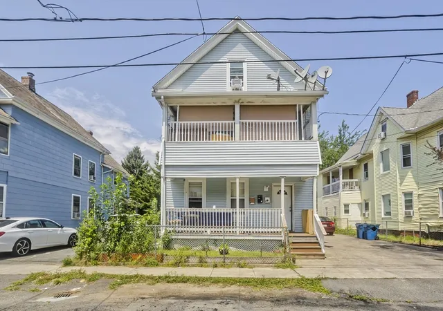 1st image of 34 E School St, West Springfield, MA 01089 | MLS# 73555976