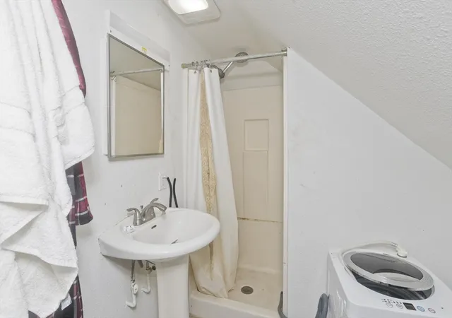 23rd image of 34 E School St, West Springfield, MA 01089 | MLS# 73555976