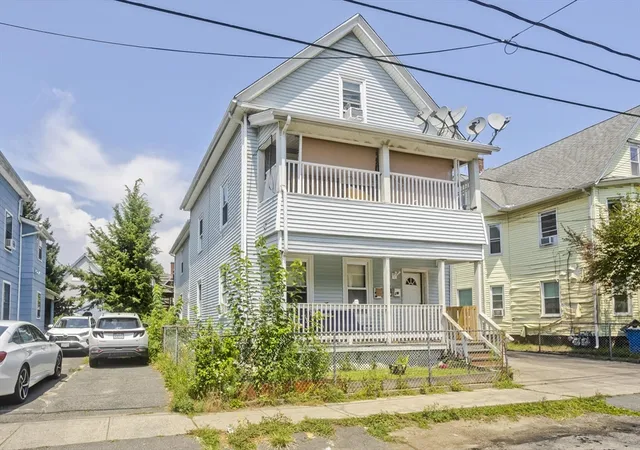 3rd image of 34 ESchool St, West Springfield, MA 01089 | MLS# 73555976