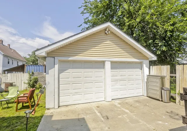 4th image of 34 ESchool St, West Springfield, MA 01089 | MLS# 73555976