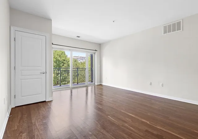 4th image of 4 Repton Cir, Watertown, MA 02472