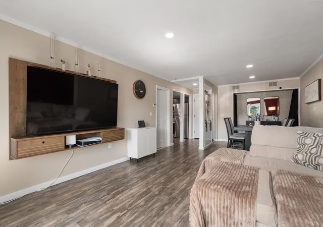 5th image of 12 Shadowbrook Ln, Milford, MA 01757