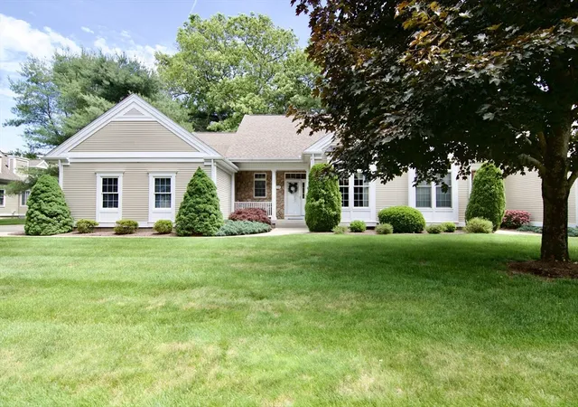 Homes for sale in Wilbraham, MA | 17 Spruce Dr #17, Wilbraham, MA 01095 | MLS# 73534574