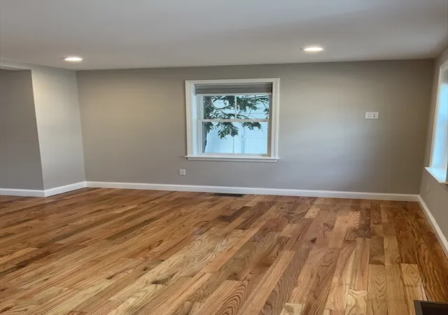4th image of 36 Osgood St, Lowell, MA 01843