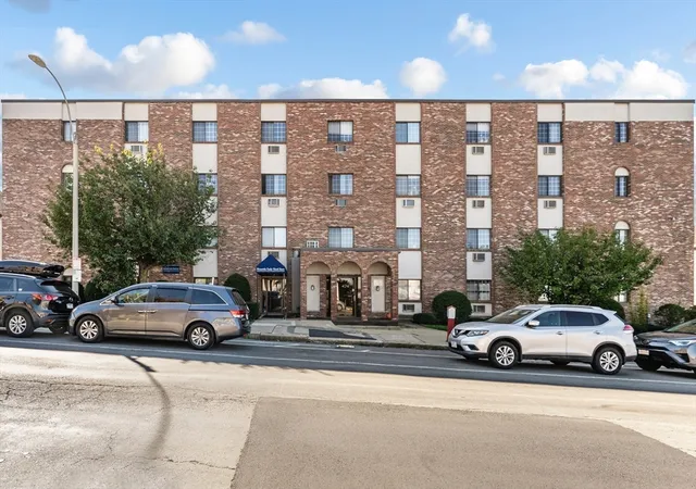 Homes for sale in Somerville, MA | 474 Broadway, Somerville, MA 02145 | Houzeo