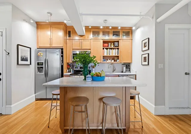 Listing Photo 2 - Condo for sale in building located at 127 Winthrop Rd, Brookline, MA 02445 - Unit #1A