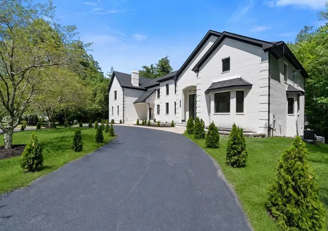 2nd image of 15 Somerset Dr, Andover, MA 01810 | MLS# 73541231