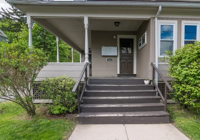 2nd image of 13 Munroe St, Northampton, MA 01060 | MLS# 73523983