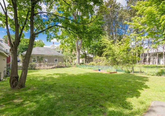 4th image of 13 Munroe St, Northampton, MA 01060 | MLS# 73523983