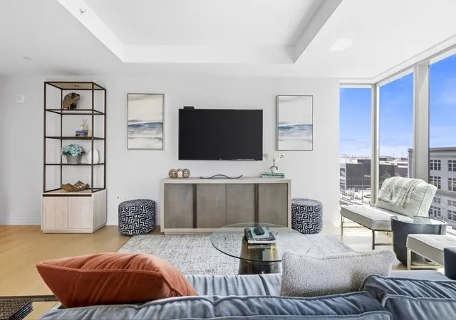 2nd image of 133 Seaport Blvd #723, Boston, MA 02210 | MLS# 73537154