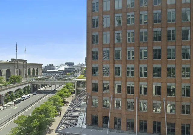 5th image of 133 Seaport Blvd #723, Boston, MA 02210 | MLS# 73537154
