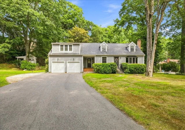 Photo 3 of Single family home for sale at 259 Water St, Hanover, MA 02339 | MLS# 73562539 | Listing updated on 2026-10-04