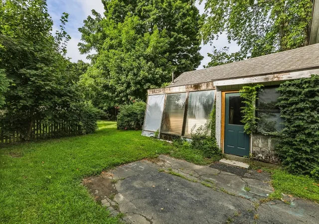 3rd image of 11 School St, Sunderland, MA 01375 | MLS# 73565537