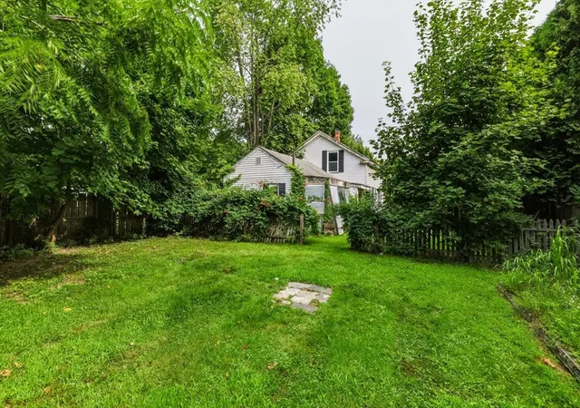 5th image of 11 School St, Sunderland, MA 01375 | MLS# 73565537