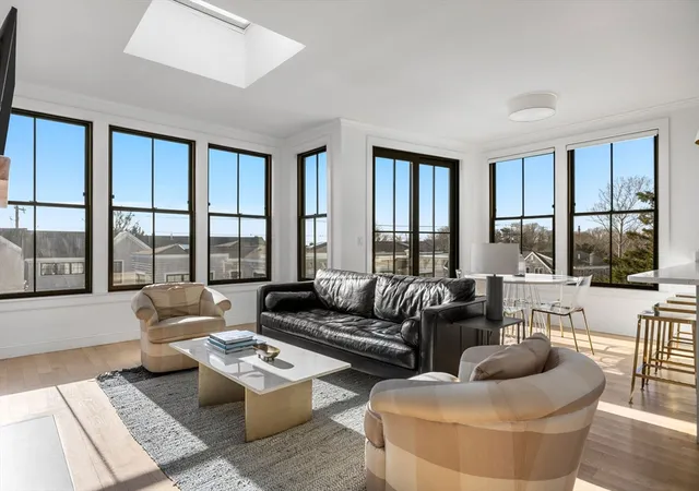 2nd image of 350 Bradford St, Provincetown, MA 02657