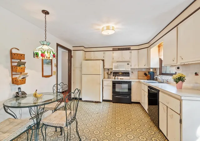 Photo 3 of Sale Pending at 10 Gearty St, Wilmington, MA 01887 | MLS# 73563546 | Listing updated on 2026-09-01