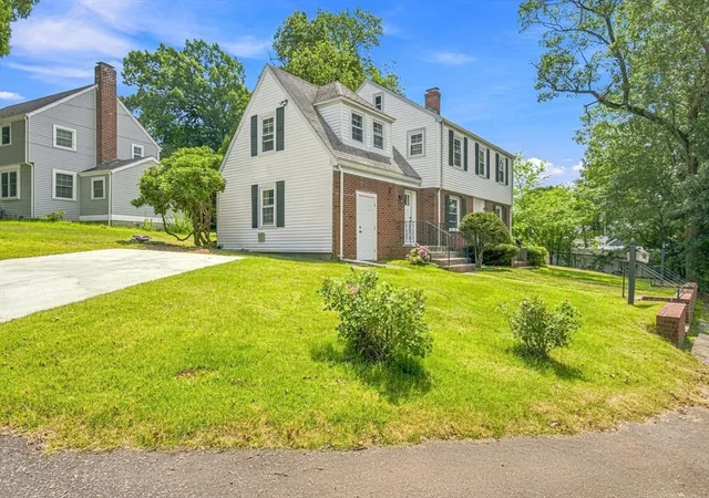 3rd image of 49 Parkside Circle, Braintree, MA 02184 | MLS# 73559106